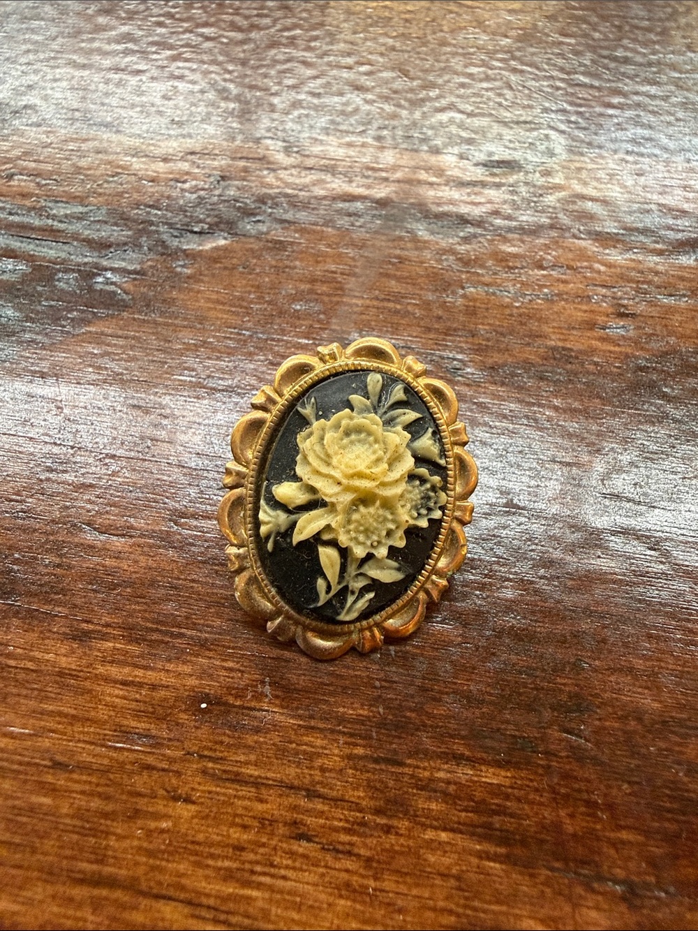 Vintage Floral Cameo Brooch in Gold and Cream
